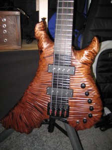 Wyn Carved Bass